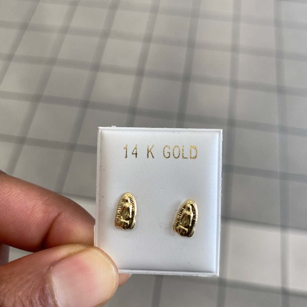 San Guadalupe Studs